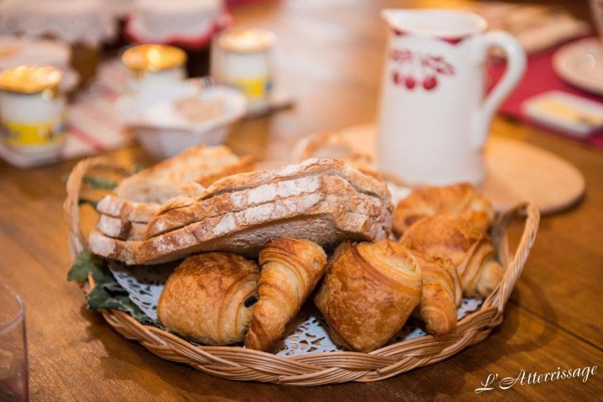 Bed and Breakfast L'Atterrissage Santes Экстерьер фото